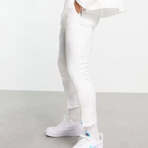ASOS DESIGN - Elegante tapered croppede bukser i hvid med høj glans - Del af sæt
